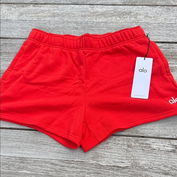 ALO Accolade Short Bright Red size medium NWT ❤️ - Picture 1 of 4